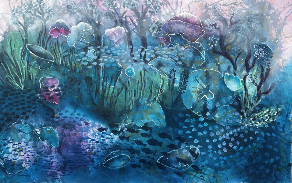 Akrylmålning i undervattensmiljö med maneter och sjögräs i gröna, blå, lila och rosa toner.